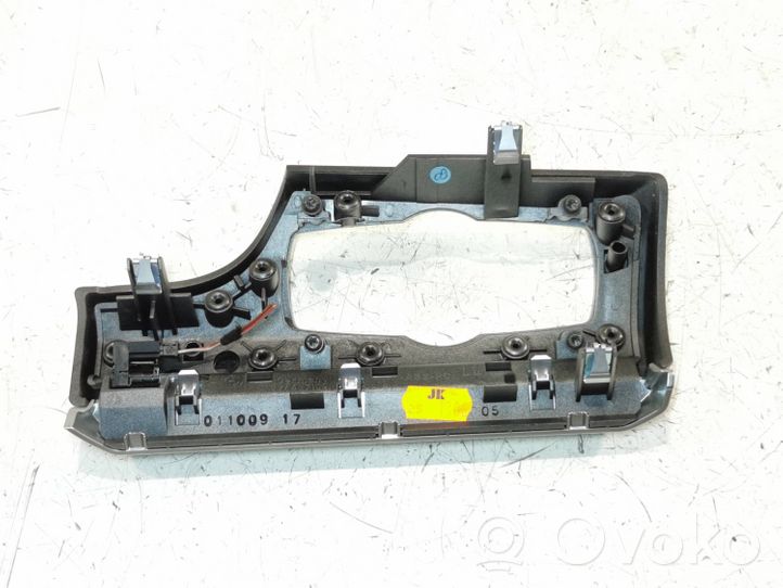 BMW 5 GT F07 Kojelaudan hansikaslokeron lista 27648710