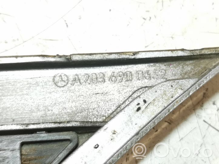 Mercedes-Benz C W203 Rivestimento modanatura parafango posteriore A2036900662