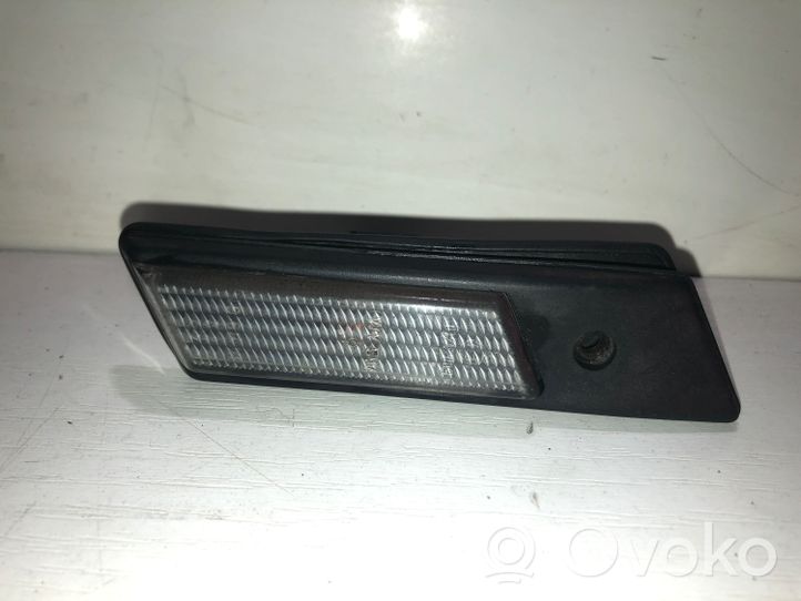 BMW 3 E36 Feu clignotant répétiteur d'aile avant 13780139