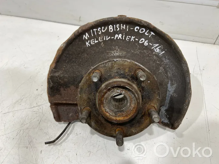 Mitsubishi Colt Fusée d'essieu de moyeu de la roue avant 