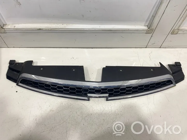 Chevrolet Cruze Front bumper upper radiator grill 96832951