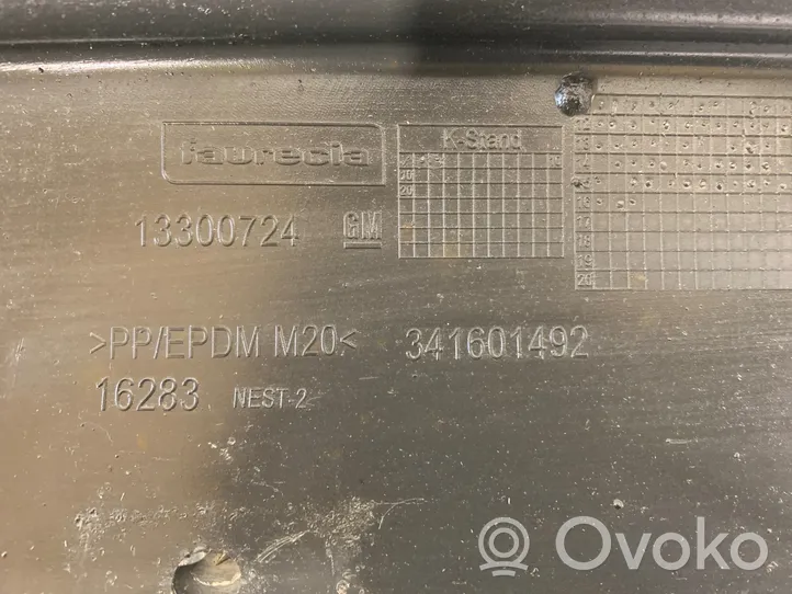 Opel Zafira B Moulure inférieure de pare-chocs arrière 13300724