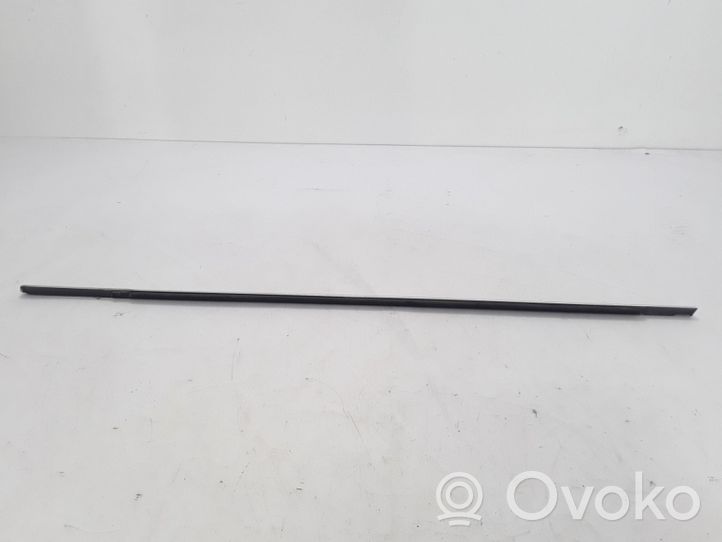 Volvo V40 Moulures des vitres de la porte avant 31278522