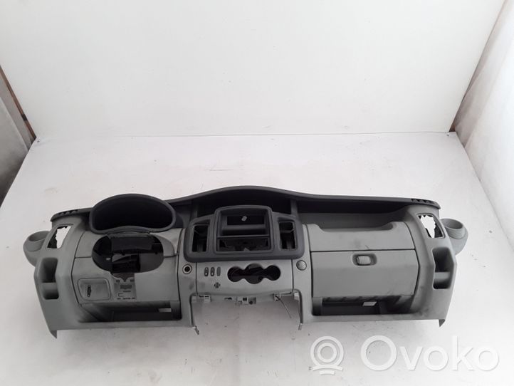 Renault Trafic II (X83) Deska rozdzielcza 8200933862