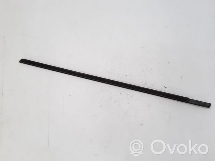 Volvo V60 Moulures des vitres de la porte avant 30799424