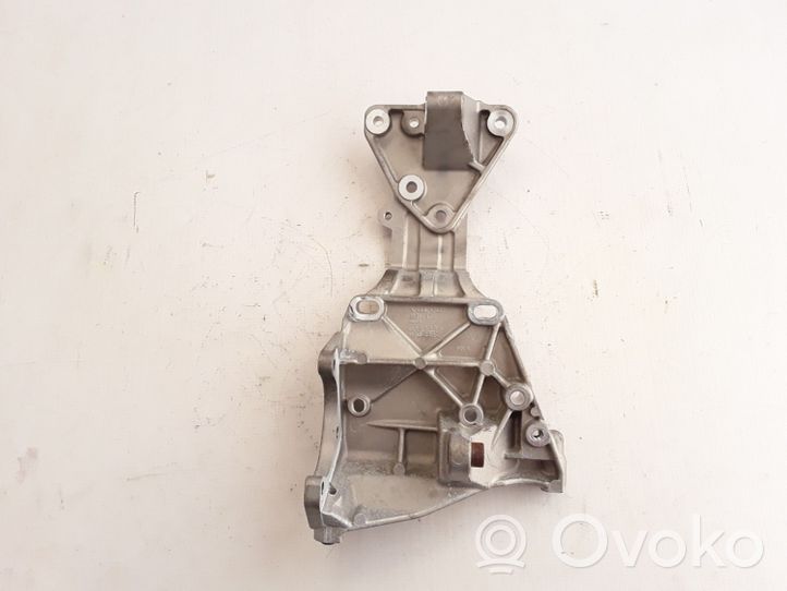 Volvo XC60 Supporto del generatore/alternatore 