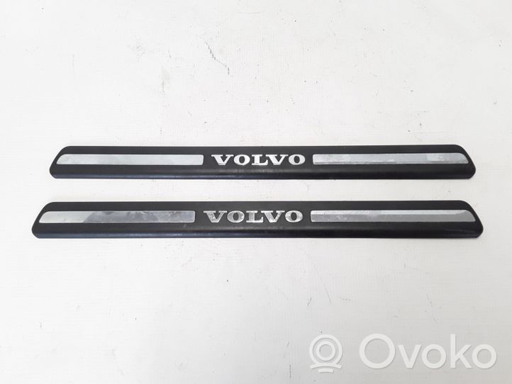 Volvo XC70 Copertura del rivestimento del sottoporta anteriore 