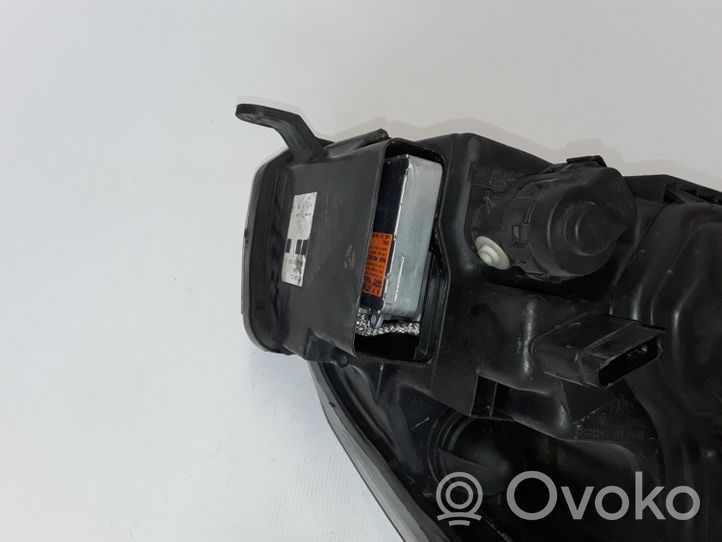 Renault Vel Satis Lampa przednia 8200384023