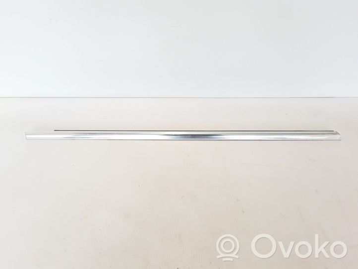 Volvo V70 Etuoven lasin muotolista 31349453