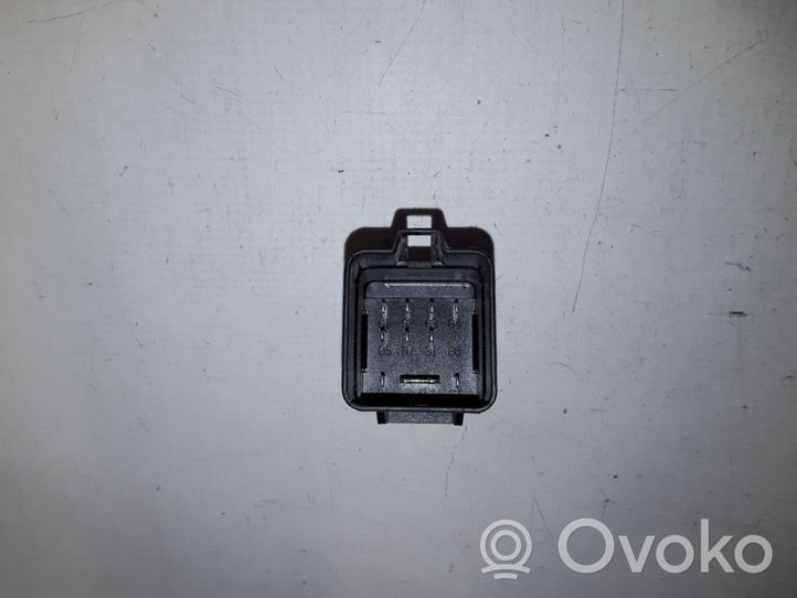 Volvo V60 Glow plug pre-heat relay 31342686