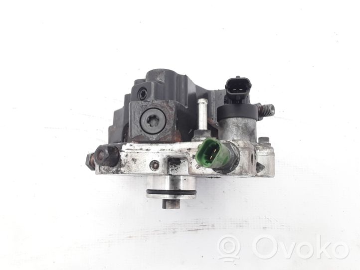 Volvo XC70 Fuel injection high pressure pump 8692521