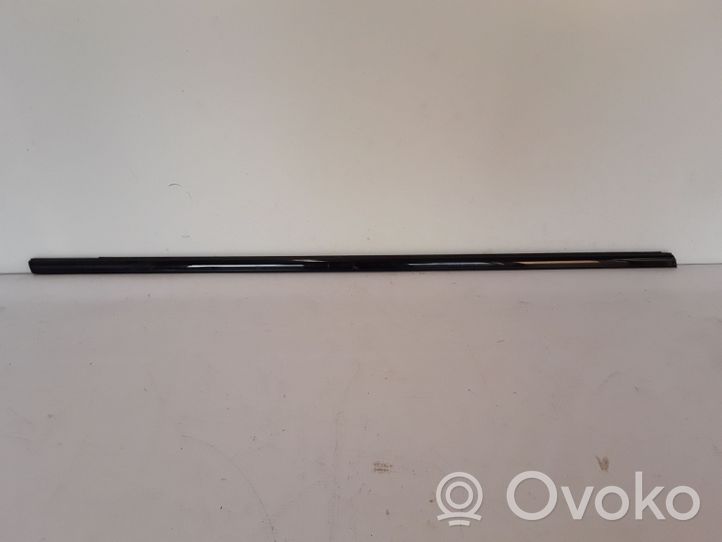 Volvo V60 Moulures des vitres de la porte avant 30799424