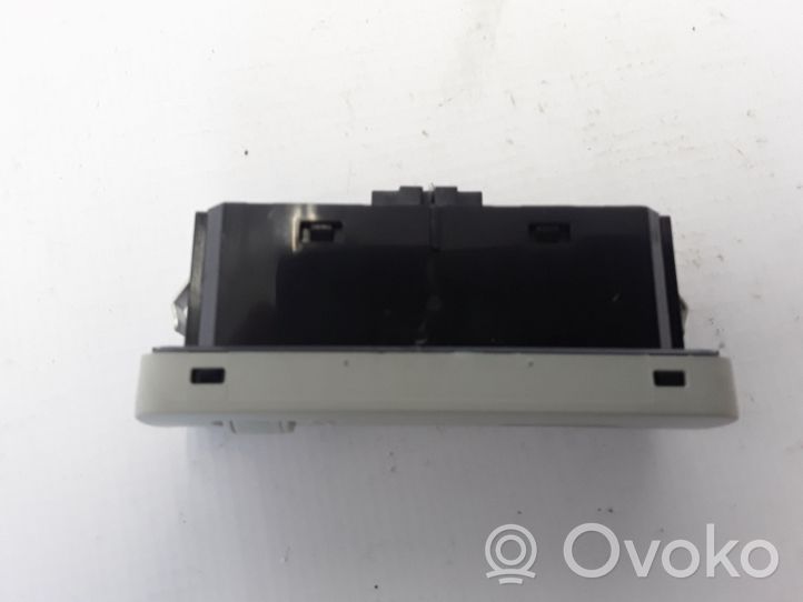 Volvo XC60 Tailgate opening switch 31394548