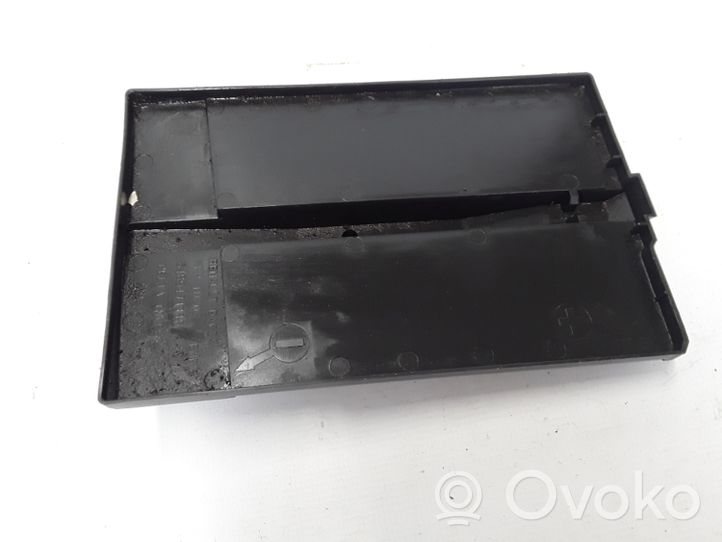 Dacia Duster II Coperchio/tappo della scatola vassoio della batteria 648947133R