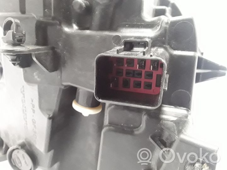 Volvo XC60 Lampa przednia 31420411