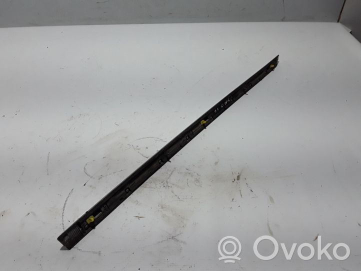 Volvo S90, V90 Takaoven lista (muoto) 31365911