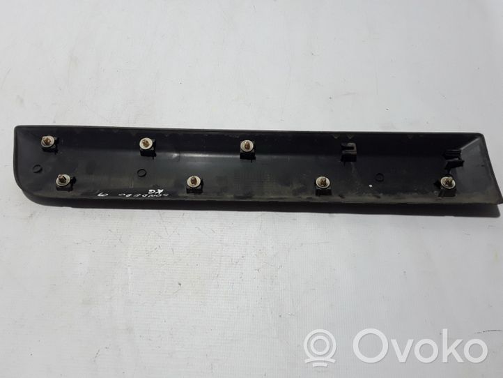 Dacia Sandero Takaoven lista (muoto) 828778633R