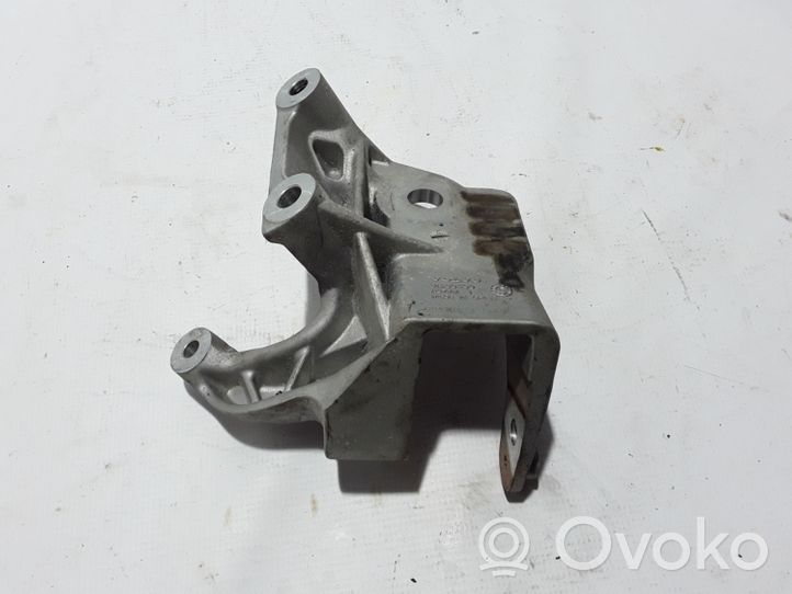 Volvo XC60 Engine mounting bracket 31430490