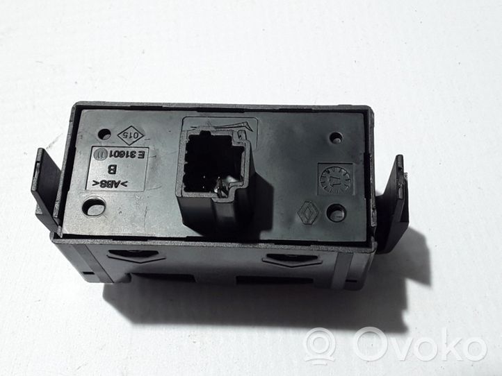 Opel Vivaro Hazard light switch 252100622R