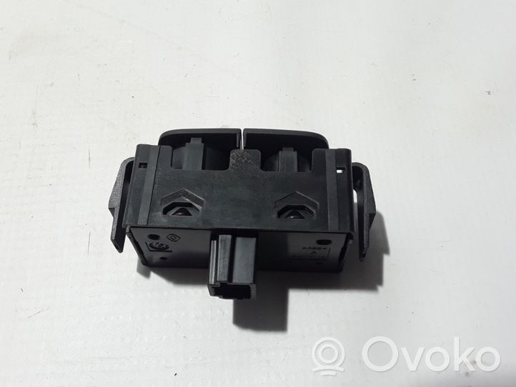 Renault Trafic III (X82) Hazard light switch 252100622R