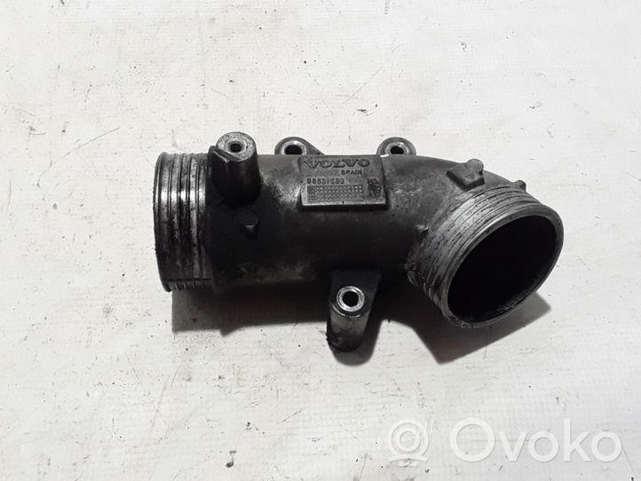 Volvo XC70 Tube d'admission de tuyau de refroidisseur intermédiaire 8631538