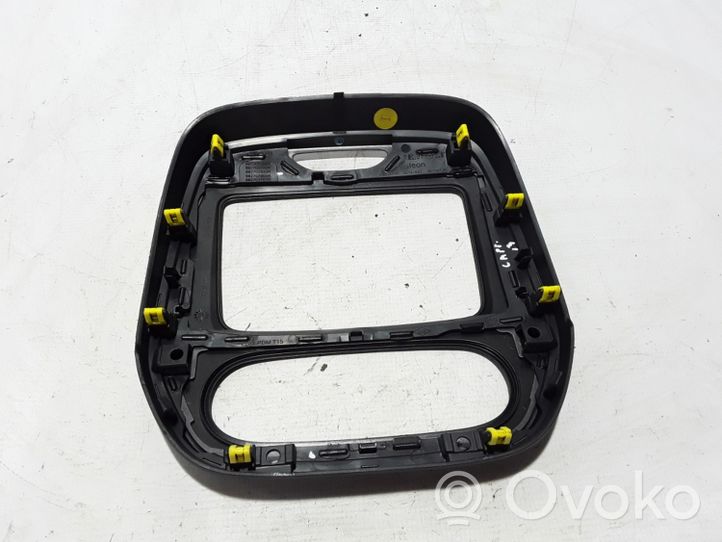 Renault Captur Ramka deski rozdzielczej 682705384R