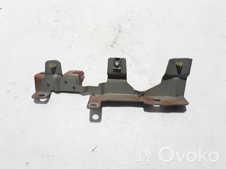 Renault Twingo II Fender mounting bracket 7782597656