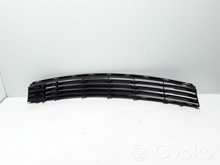 Renault Clio III Grille inférieure de pare-chocs avant 8200682294