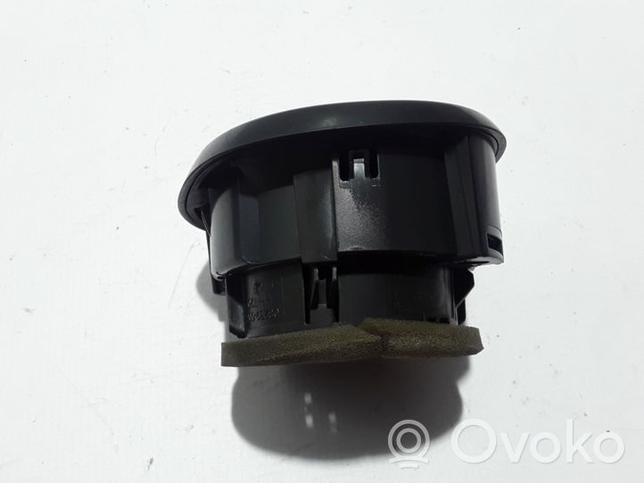 Opel Vivaro Griglia di ventilazione centrale cruscotto 687606325R