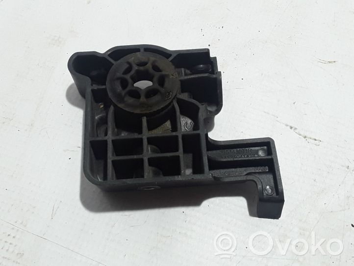 Renault Twingo III Staffa di montaggio del radiatore 215143071R