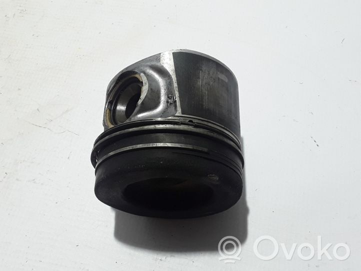 Volvo XC60 Piston with connecting rod 31339996