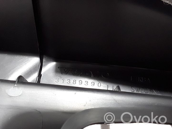 Volvo V40 Takaluukun/tavaratilan sivuverhoilu 31389390
