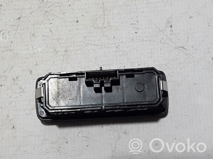 Volvo XC60 Przełącznik / Przycisk otwierania klapy bagażnika 31443873