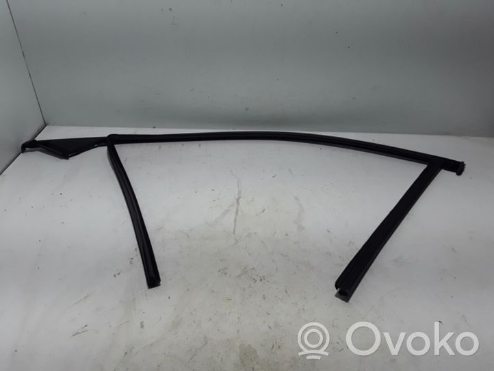 Volvo XC90 Rivestimento modanatura del vetro della portiera anteriore 32205572