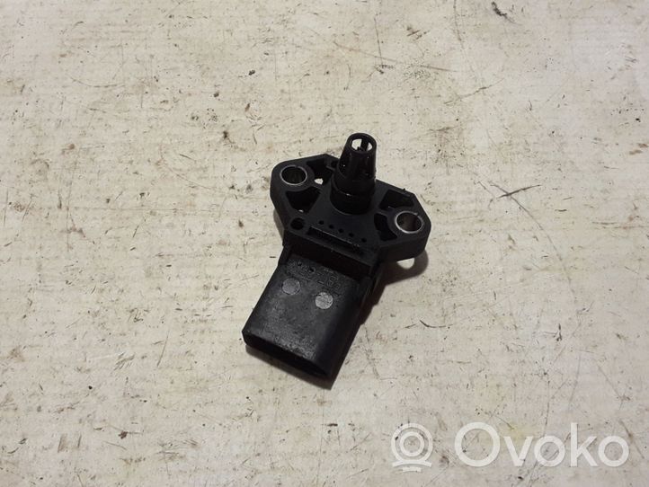 Volkswagen Tiguan Przepływomierz masowy powietrza MAF 038906051C