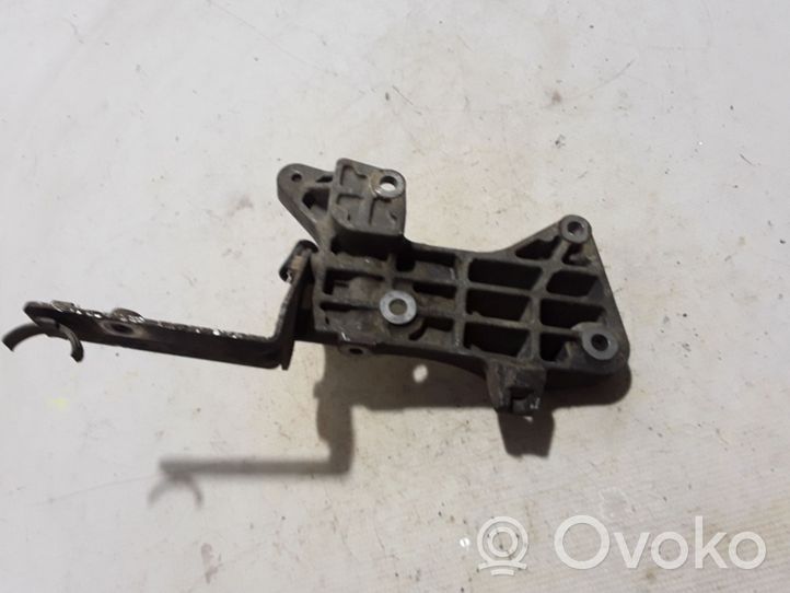 Renault Mascott Support de pompe de direction assistée 7421047021