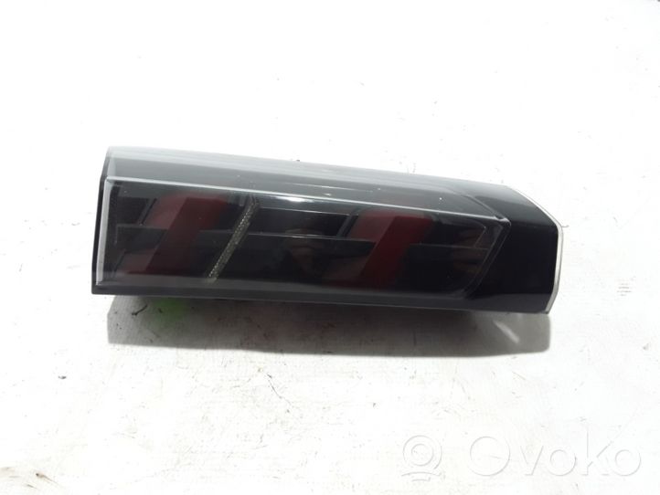 Peugeot 2008 II Luci posteriori del portellone del bagagliaio 9825957580