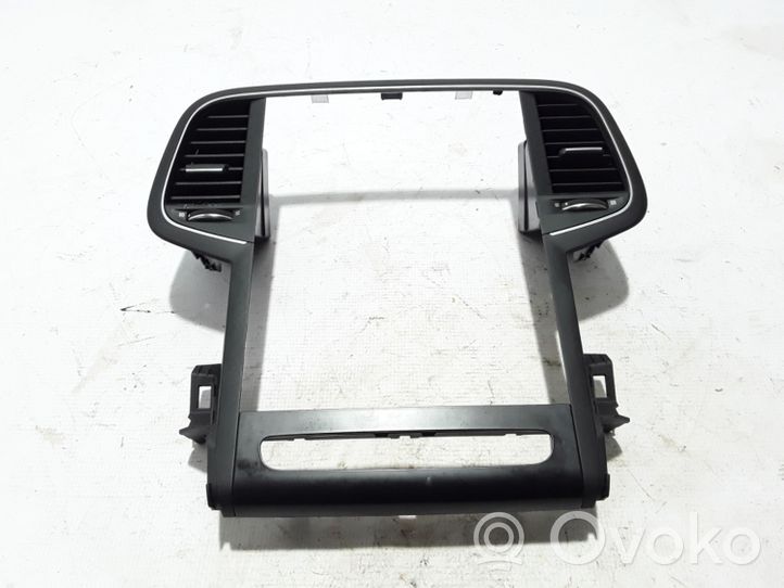 Renault Megane IV Grille d'aération centrale 682603619R