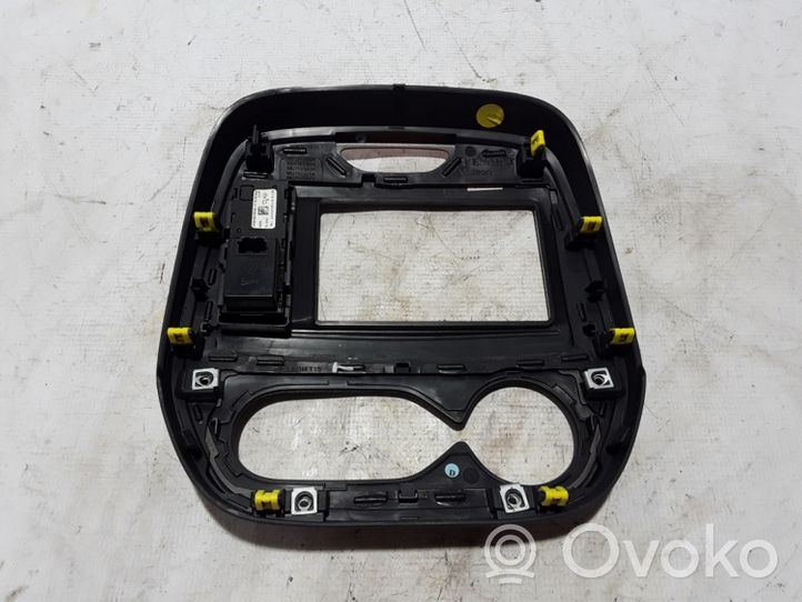 Renault Captur Отделка внутренней панели 682701605R