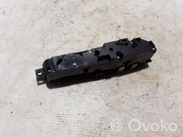 BMW 5 G30 G31 ESP (stabilumo sistemos) jungtukas 6993923