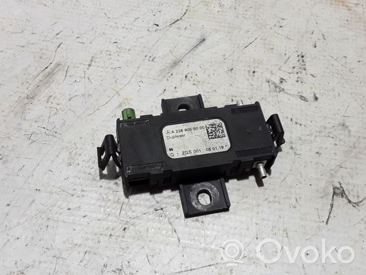 Mercedes-Benz E W213 GPS-pystyantenni A2389055000