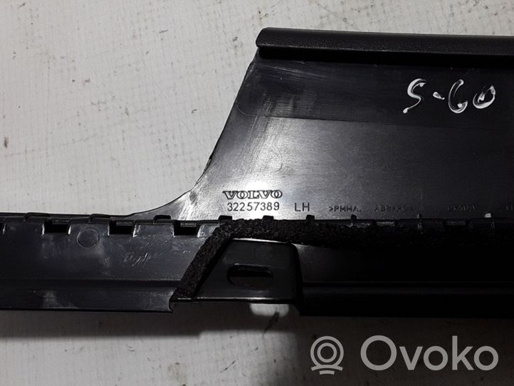 Volvo S60 Rivestimento modanatura del vetro della portiera anteriore 32257389