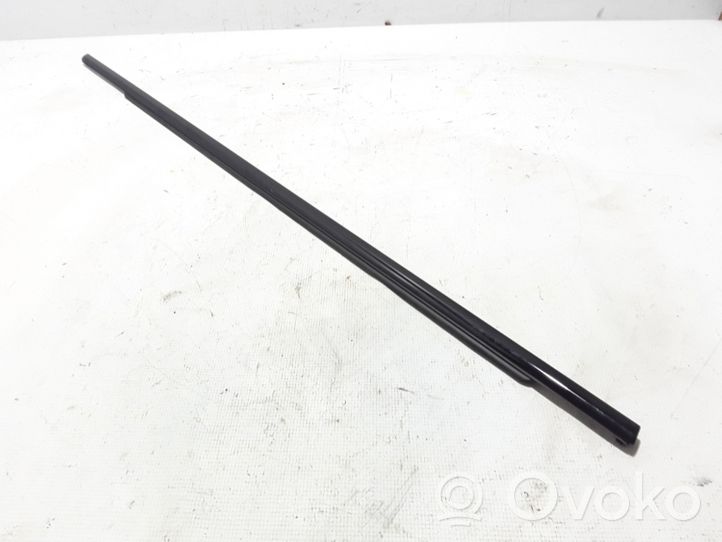 Volvo S60 Moulures des vitres de la porte avant 32274408