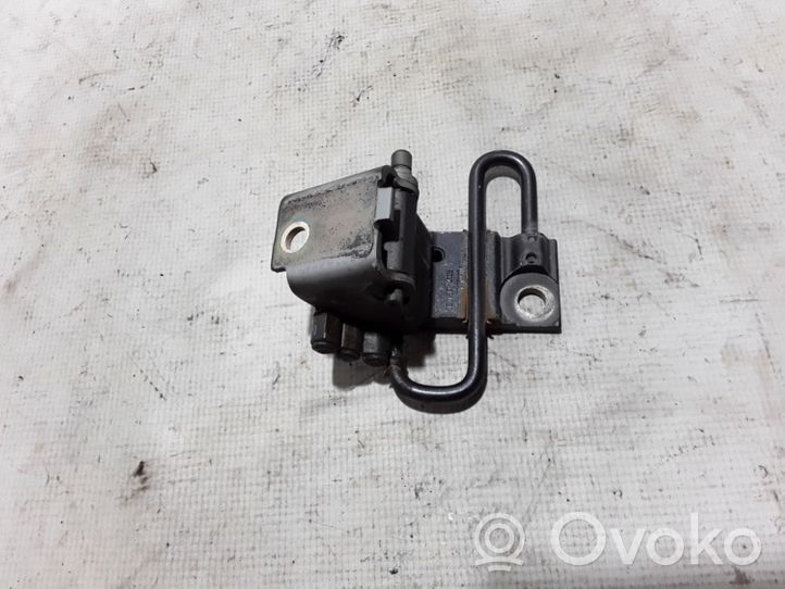 Audi A6 S6 C6 4F Cerniera inferiore della portiera anteriore 8E0831412E