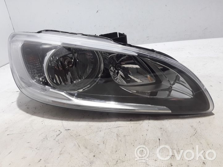 Volvo S60 Lampa przednia 31420288