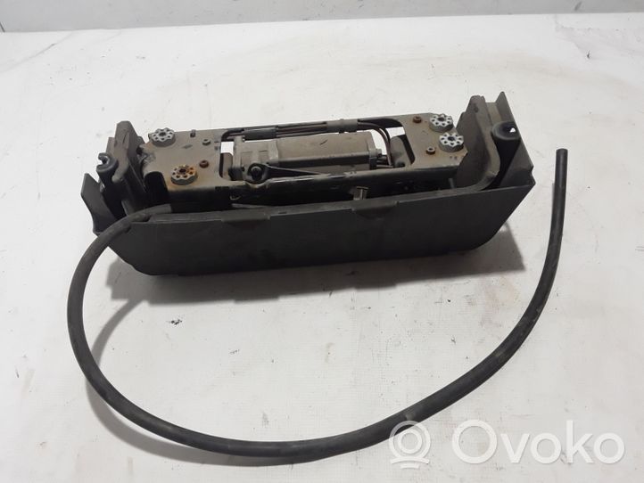 BMW 5 F10 F11 Ilmajousituksen kompressoripumppu 6864215