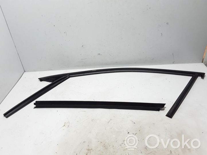 Volvo S90, V90 Etuoven lasin muotolista 31693331