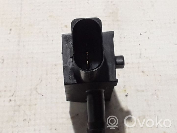 Volkswagen Caddy Izmešu sensors 03L906051B