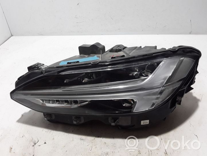 Volvo S90, V90 Lampa przednia 31386170