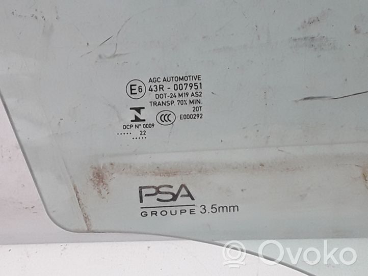 Peugeot 208 Vitre de fenêtre porte avant (4 portes) 9837167180